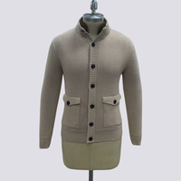 Cardigan beige boutonné pour homme, col en fausse fourrure, veste en tricot, poche plaquée, pull chaud d'hiver
