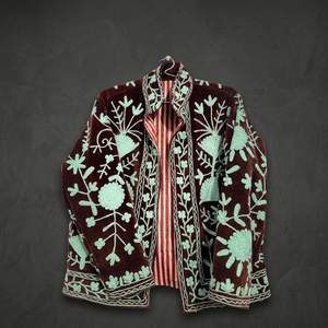 Chaqueta de terciopelo con bordado floral a mano, cuello chal, manga larga, estilo invierno, corta, Suzani, venta al por mayor. - Product Image 4