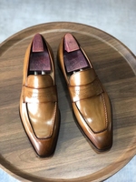 Mocassins Cie ML29 faits main en cuir pleine fleur avec semelle extérieure en cuir et dessus en cuir de veau peint à la main