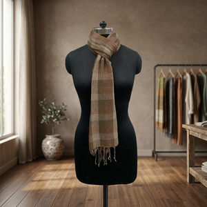 Écharpe longue en laine à carreaux pour femme, à porter au quotidien en hiver, bordure à franges brunes - Product Image 3