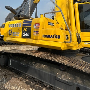Maquinaria de movimiento de tierras usada al 95% nueva, excavadora de cadenas Komatsu PC240 de 24 toneladas con cuchilla de relleno en venta. - Product Image 6