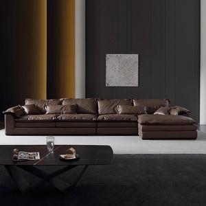 Divano Minimalista Italiano in Pelle di Prima Qualità con Chaise Longue Angolare e Cuscini in Piuma per Arredamento Completo di Villa - Product Image 2