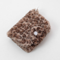 Portefeuille mini mignon en peluche imprimé léopard, style rétro, doux et moelleux, à trois volets, avec poche à monnaie zippée en fausse fourrure et fermeture à bouton-pression