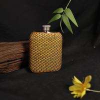 Flacon à liqueur de luxe en titane pur avec couvercle en bambou tressé à la main et fil doré, style vintage, ultra-léger, cadeau d'affaires