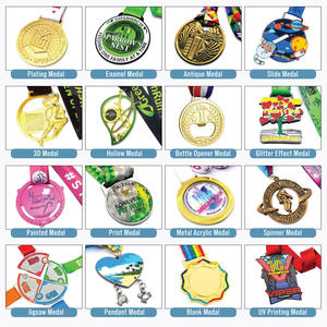 Medalla de 15 KM para Carrera de Montaña de Halloween, Diseño de Bruja en <span class=keywords><strong>Bronce</strong></span> Antiguo con Cinta Azul para Eventos de Carreras de Trail - Product Image 4