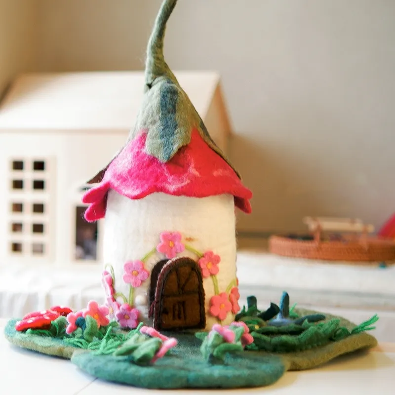 妖精の人形の家は、想像力の遊びのふりをしてプレイマットストーリーテリング遊びの風景ウォルドルフ自然テーブルを感じました