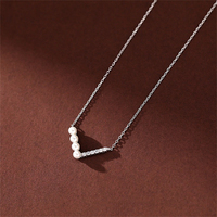 Collier de perles de coquillage blanc personnalisé collier pendentif en V en argent sterling
