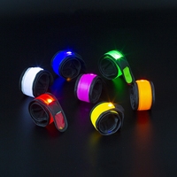 Bracelets LED numériques imperméables de haute qualité avec impression numérique et lumière hautement réfléchissante pour la course à pied, bracelet de bras personnalisé avec logo