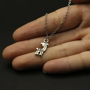 Ciondolo Giraffa Kawaii, Collana con Animale Carino per Donne, Gioiello a Forma di Piccola Giraffa, Adorabile Amuleto Safari, Dolce Regalo per Lei - Product Image 2