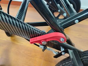 Sedia a rotelle manuale pieghevole leggera facile da trasportare per viaggi in aereo e uso quotidiano - Product Image 4