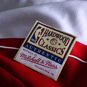 Etiqueta de Cuello Tejida Ecológica para Ropa, Etiquetas Personalizadas para Camisetas con Pliegue de un Lado y Aplicación por Presión - Product Image 1