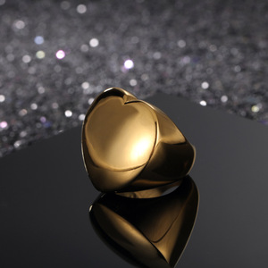 แหวนผู้หญิงข้ามพรมแดน สแตนเลสชุบทอง 18K สไตล์อินเทรนด์ ขัดเงา รูปหัวใจ - Product Image 1