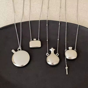 Collar de Acero Inoxidable Pulido de Alta Calidad con Colgante Clásico en Forma de Regadera, Jarra de Vino, Botella de Agua o Florero, Joyería para Aniversario - Product Image 2