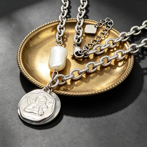 Collier Pendentif Ange en Acier Inoxydable Plaqué Or 18K avec Perle Baroque et Chaîne Corde pour Femme, Idéal au Quotidien, Anti-ternissement, Vente Chaude - Product Image 3