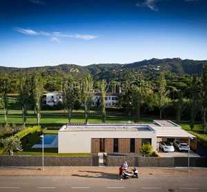 <span class=keywords><strong>Casa</strong></span> Modular Contemporánea Tipo Contenedor, <span class=keywords><strong>Casa</strong></span> <span class=keywords><strong>Familiar</strong></span> Estilo Resort, Amueblada, con Techo Plano y Sistema de Energía Solar en EE. UU. - Product Image 1