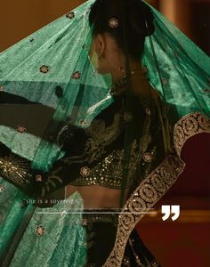 Lehenga Choli de soirée pour femmes, avec impression à la main - Product Image 2