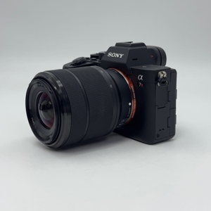 Cámara <span class=keywords><strong>Sony</strong></span> <span class=keywords><strong>Alpha</strong></span> 7R <span class=keywords><strong>IV</strong></span> A7R4 de Fotograma Completo con Lente OSS de 28-70 mm, Paquete Completo Todo en Uno, 61.0MP, Video 4K, Kit Profesional de Estudio - Product Image 2