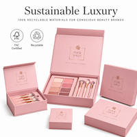Palette de maquillage et ensemble de pinceaux dans une boîte rigide magnétique avec insert parfumé en papier gaufré pour une présentation élégante