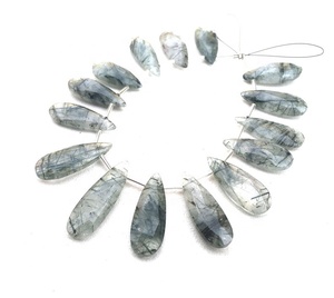 Piedras preciosas naturales de alta calidad, 15 unidades, facetadas en forma de pera, cuentas de Briolette, color verde, venta al por mayor - Product Image 1