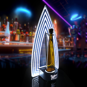 حامل نبيذ أكريليك حديث وبسيط على شكل مثلث، رف نبيذ تيكيلا 1942، قاعدة مشروبات للنوادي الليلية والكاريوكي - Product Image 2