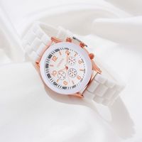 4 PCS/Set Montres pour couples Montre analogique à quartz avec bracelet en silicone avec chaîne en forme de cœur (WT2288)