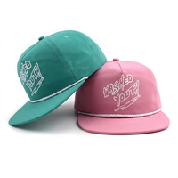 Vente en gros casquettes Snapback imperméables en nylon 5 panneaux de haute qualité impression personnalisée logo non structuré chapeau Snapback plat avec corde