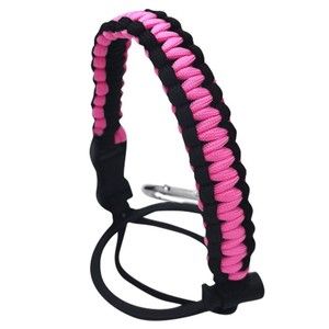 Porte-bouteille tissé à la main avec mousqueton et anneau de sécurité en plastique pour le camping et la randonnée – Accessoire prêt à expédier, commande en gros mixte - Product Image 2