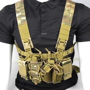 กระเป๋าคาดอกแบบยุทธวิธี Molle Tactical Vest พร้อมซองใส่แม็กกาซีน ซองปืนพก สำหรับการล่าสัตว์ ใช้งานได้หลากหลาย พร้อมที่ใส่เครื่องส่งรับวิทยุแบบสองทาง - Product Image 1