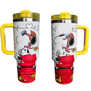 Nuova Tazza Termica da Auto da 40 Oz, di Tendenza, in Acciaio Inossidabile Inciso, <span class=keywords><strong>con</strong></span> Manico e Coperchio <span class=keywords><strong>con</strong></span> <span class=keywords><strong>Beccuccio</strong></span>, Personalizzabile - Modello 2026 di Grande Successo - Product Image 1