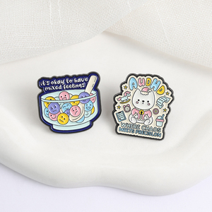 เข็มกลัดเคลือบลายแมวน่ารัก แสดงความคิดเห็นหลากหลาย ไม่เป็นไร ถ้ามีความรู้สึกที่หลากหลาย  ความผิดปกติทางประสาทสัมผัส ความวุ่นวายกับความแม่นยำ  ดูแลสุขภาพจิต - Product Image 3