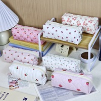 Tas Makeup Katun Quilted Gaya Korea dengan Logo Custom, Motif Ceri Stroberi, Tempat Pensil, Pouch Perlengkapan Mandi untuk Wanita dan Remaja Putri