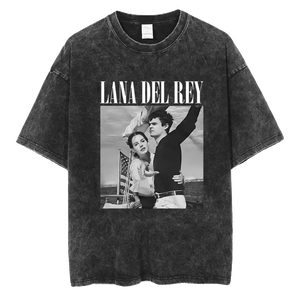 เสื้อยืดลายวินเทจสไตล์ฮาราจูกุสำหรับผู้ชาย ยี่ห้อ <span class=keywords><strong>Lana</strong></span> <span class=keywords><strong>Del</strong></span> <span class=keywords><strong>Rey</strong></span> ยุค 90s ทรงหลวม ผ้าฝ้ายแท้ แขนสั้น ดีไซน์ขาดๆ เท่ๆ ทันสมัย - Product Image 5