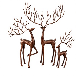 Ensemble de trois rennes métalliques de taille moyenne pour la décoration de Noël, fabriqués à la main, personnalisés, durables et écologiques - Product Image 1