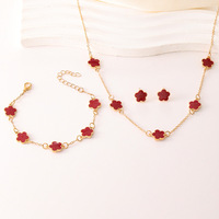 Juego de 3 piezas de pulseras de flor de cinco hojas de la suerte para mujer, con dije de trébol esmaltado, chapado en oro, que incluye pulsera, collar, anillo y pendientes.
