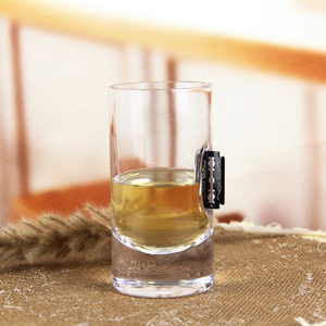 Anpassbares Logo Transparente Schnaps <span class=keywords><strong>glas</strong></span> Hand gefertigte Whisky gläser mit eingebettetem Geschenk für Hotels Bars Restaurants - Product Image 1