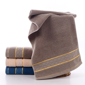 Toalla Facial de Algodón Kim Ryan 34x74cm, 100% Algodón con Rayas Doradas para Uso Doméstico - Product Image 2