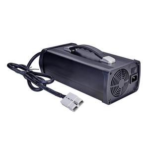 Cargador de batería de 900W 42V 15a 20a para triciclos eléctricos 10S 36V 37V baterías de iones de litio Paquete de cargador inteligente - Product Image 4