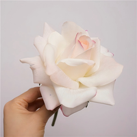 Großhandel Kurzstielige Real-Touch Rosen Weiß Rot Elfenbein Künstliche Blumen Hochwertige Real-Touch Rosenköpfe