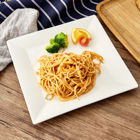 Assiette carrée de luxe en porcelaine blanche, motif uni, technique sur-glaçurée, durable, design moderne et minimaliste, compatible micro-ondes