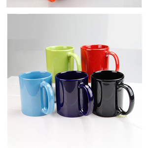 Vente en gros tasse colorée en céramique noire de sublimation 11oz tasses avec logo <span class=keywords><strong>personnalisé</strong></span> <span class=keywords><strong>pour</strong></span> presse à chaud de sublimation - Product Image 2