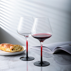 Tasses en verre à vin rouge élégantes avec logo personnalisé avec tige colorée et base noire <span class=keywords><strong>gobelet</strong></span> en verre de cristal pour bar, maison, fête, mariage - Product Image 3