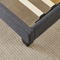 Lit simple en tissu style nordique pour petit appartement, sans rangement, avec sommier à ressorts, tête de lit plate simple et capitonnée à boutons, profil bas