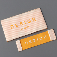 Étiquette tissée personnalisée en caoutchouc satiné 3D haute densité avec logo, thermocollante pour vêtements, avec instructions d'entretien dimensionnelles