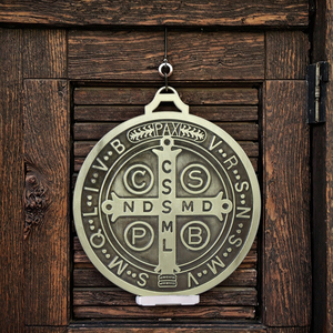Medalla Grande de San Benito para Bendición y Protección del Hogar, Estatua Decorativa para Colgar en <span class=keywords><strong>la</strong></span> Pared, Ornamento de San Benito - Product Image 2