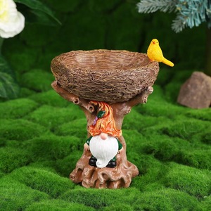 Comedero y Baño para Pájaros de Resina Personalizado al por Mayor Directo de Fábrica - Gnomos Elegantes Hechos a Mano con Nido de Pájaro Azul, Estilo Raíz de Árbol de Madera - Product Image 3