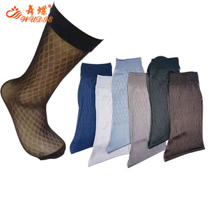 Venta al por mayor Cómodos <span class=keywords><strong>calcetines</strong></span> de seda transparente rombo fino equipo vestido <span class=keywords><strong>calcetines</strong></span> hombres de nylon transpirable <span class=keywords><strong>Calcetines</strong></span> - Product Image 1