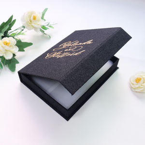 Invitations personnalisées en tissu de lin noir avec boîte magnétique à couverture rigide, fermoir monogramme doré de luxe, pochette en vélin et acrylique transparent - Product Image 2