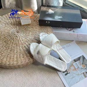 รองเท้าแตะส้นเตี้ยลำลองสำหรับผู้หญิง สวมใส่ได้ทั้งฤดูใบไม้ผลิและฤดูร้อน เหมาะสำหรับกิจกรรมกลางแจ้ง พื้นรองเท้ากันลื่น ทำจากหนังแกะ น้ำหนักเบา สวมใส่สบาย ทันสมัย - Product Image 4