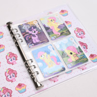 Benutzer definierte umwelt freundliche PVC/Stoff Leder Spielkarte Fotobuch Alben für Kinder Studenten 6 Ringe 4 Taschen pro Blatt Benutzer definiertes Logo