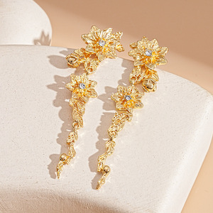 Rich Family Daughters einzigartige übertriebene Atmosphäre Gold lange Quaste Weizen Ohrringe Frauen leichte Luxus High-End-Legierung Gif - Product Image 6